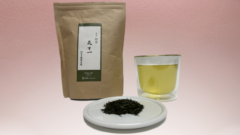 祇園辻利の天下一パッケージと茶葉と淹れた緑茶