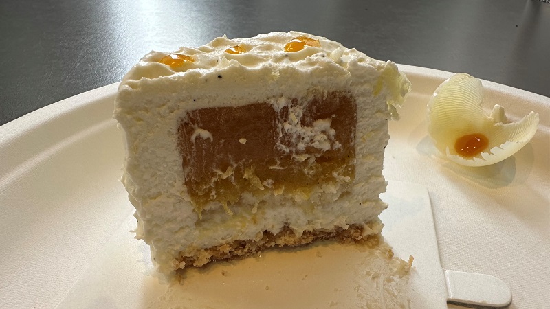 マンダリン オリエンタル 東京 グルメショップのケーキ トロピカルの断面