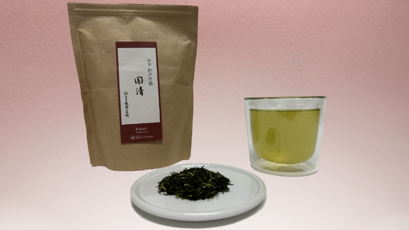 祇園辻利の国清のパッケージと茶葉と淹れたかぶせ茶