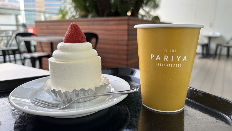 PARIYA横浜のストロベリークラシックショートケーキとアイスコーヒー