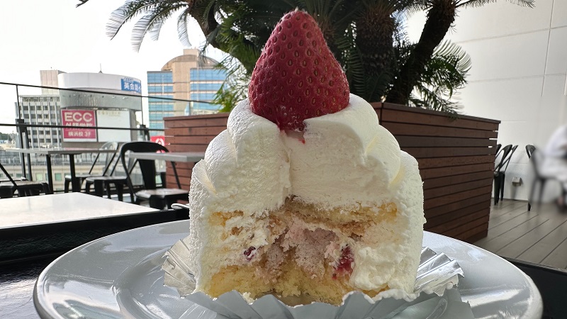 PARIYA横浜のストロベリークラシックショートケーキの断面