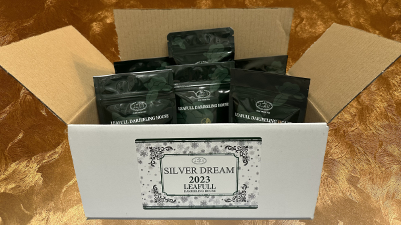 リーフルダージリンハウス福袋 SILVER DREAM 2023の箱と中身の紅茶