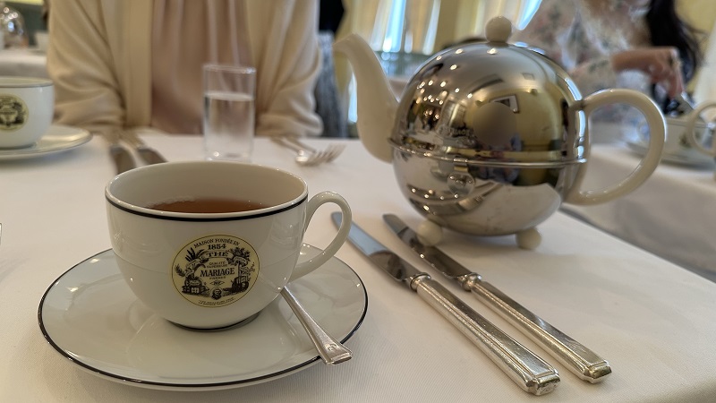 マリアージュフレール銀座本店 ランチの淹れた紅茶とティーポット