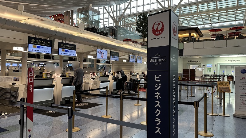 羽田空港第3ターミナル ビジネスクラスのチェックインカウンター
