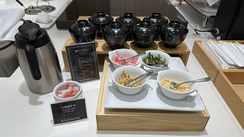 羽田空港第3ターミナル サクララウンジの温かいうどん