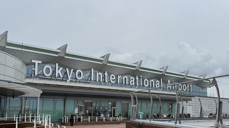 羽田空港第3ターミナル展望デッキの羽田空港のロゴ