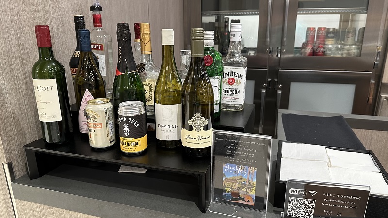 ダニエルKイノウエ国際空港 サクララウンジ ハレのアルコールコーナー