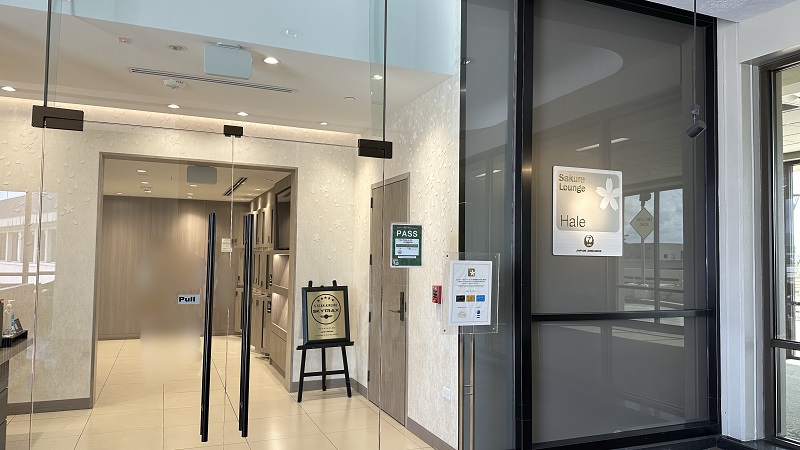 ダニエルKイノウエ国際空港 サクララウンジ ハレの入口