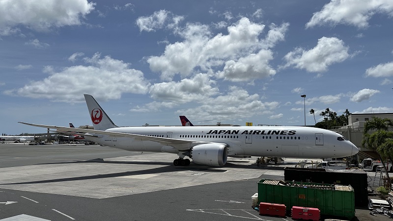 ダニエルKイノウエ国際空港 JALの飛行機