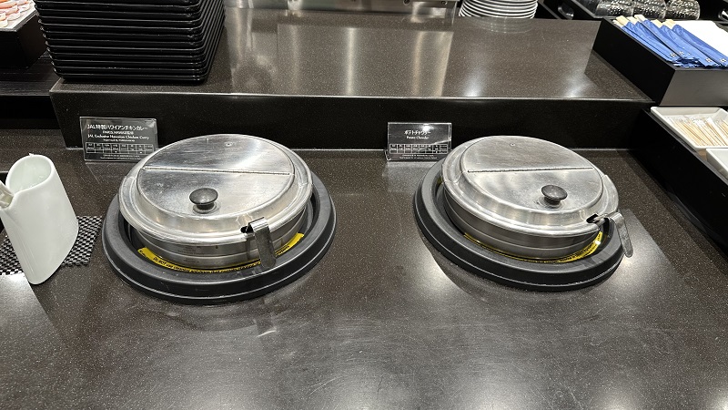 ダニエルKイノウエ国際空港 サクララウンジ ハレのJAL特製ハワイアンチキンカレーとポテトチャウダー