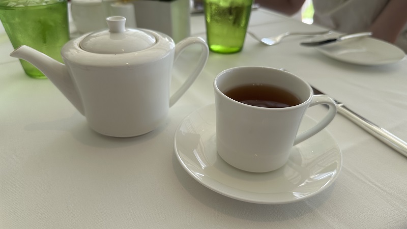 ハレクラニ オーキッズの紅茶とティーポット