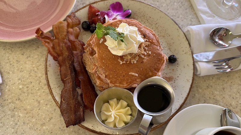 ロイヤルハワイアン サーフラナイのピンクパレスパンケーキ